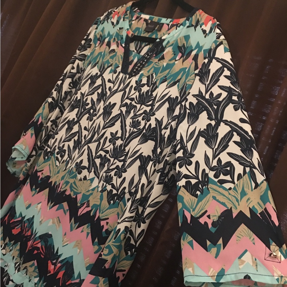 Women’s top - Picture 2 of 4